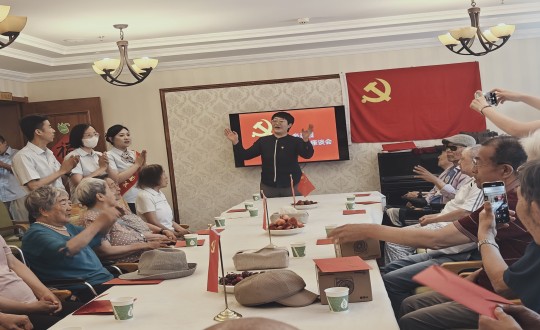 2024年7月1日，养老公司长影家举办“七一建党节座谈会”_副本.jpg